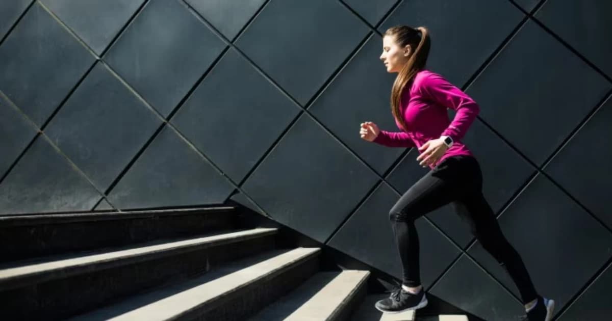 Tại sao leo cầu thang đốt mỡ gấp 3 lần so với đi bộ?