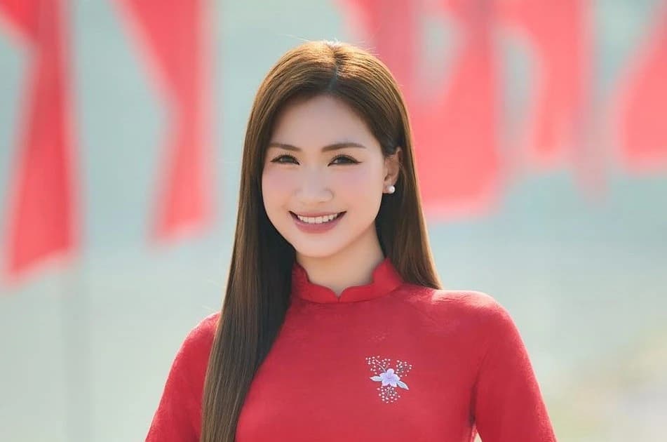 Ca sĩ Hòa Minzy cùng dàn sao Việt gửi lời nhắn xúc động đến U23 Việt Nam