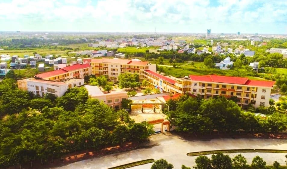 Mùa xuân về với mái trường mang tên nhà giáo, anh hùng Phan Ngọc Hiển