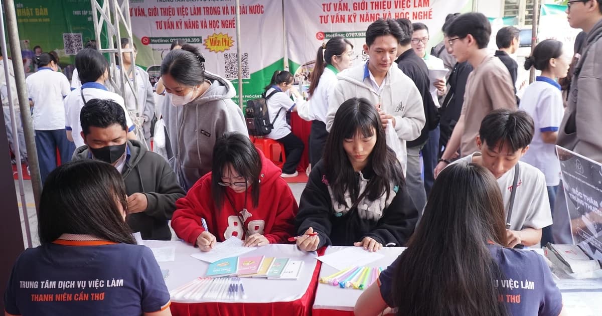 Hơn 2.200 sinh viên Cần Thơ tham gia Ngày hội việc làm