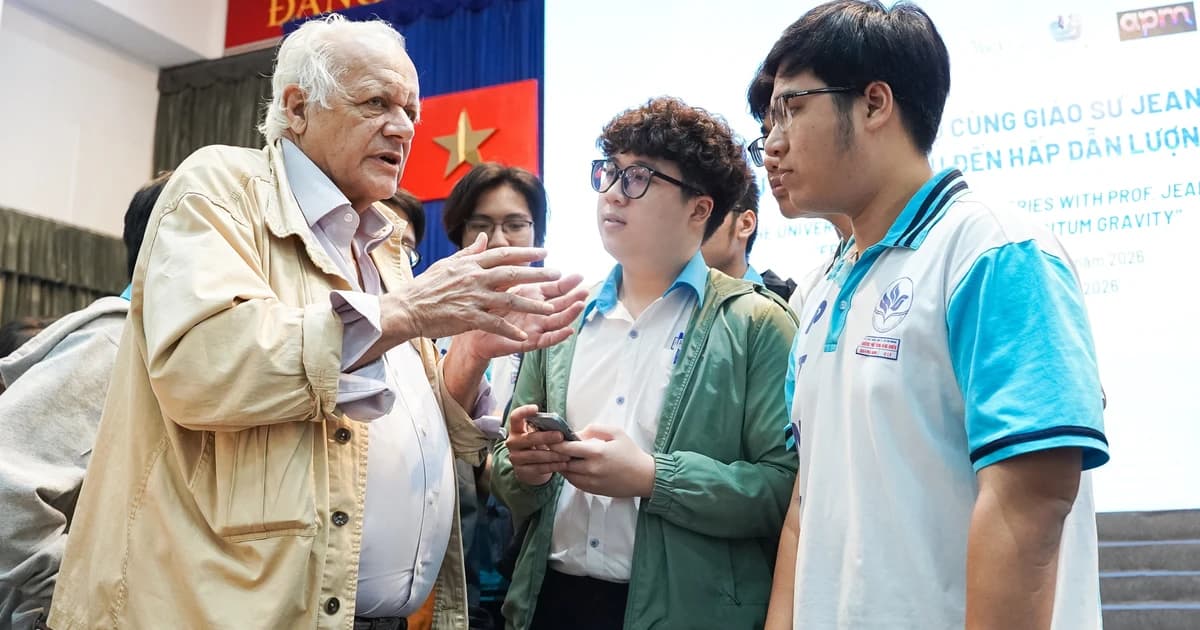 Sinh viên Bách khoa khám phá hành trình vũ trụ cùng GS Jean-Pierre Luminet