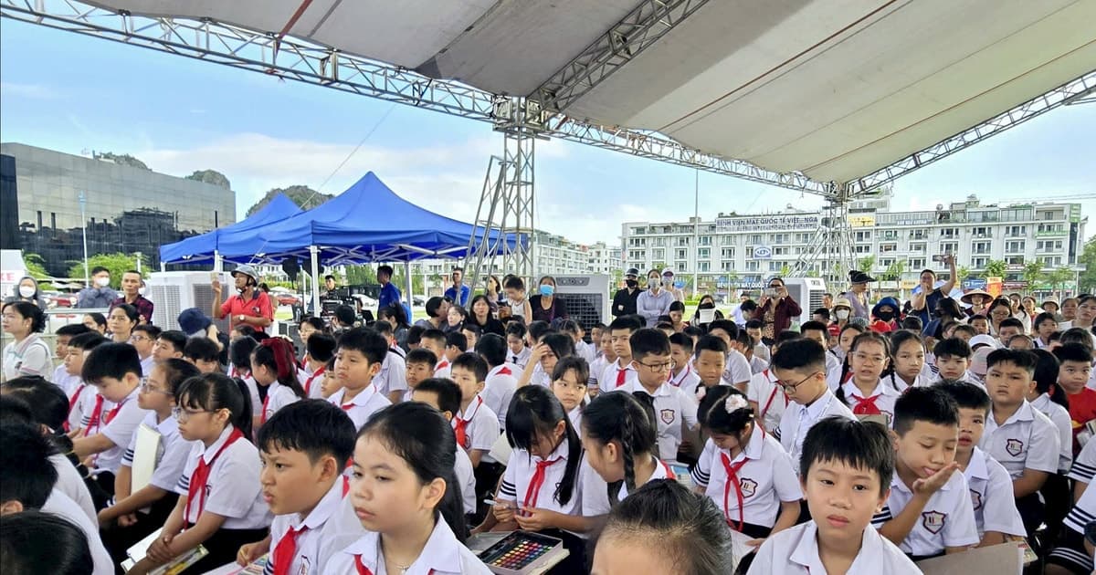 Quảng Ninh: Phát sữa miễn phí cho trẻ mầm non và học sinh tiểu học