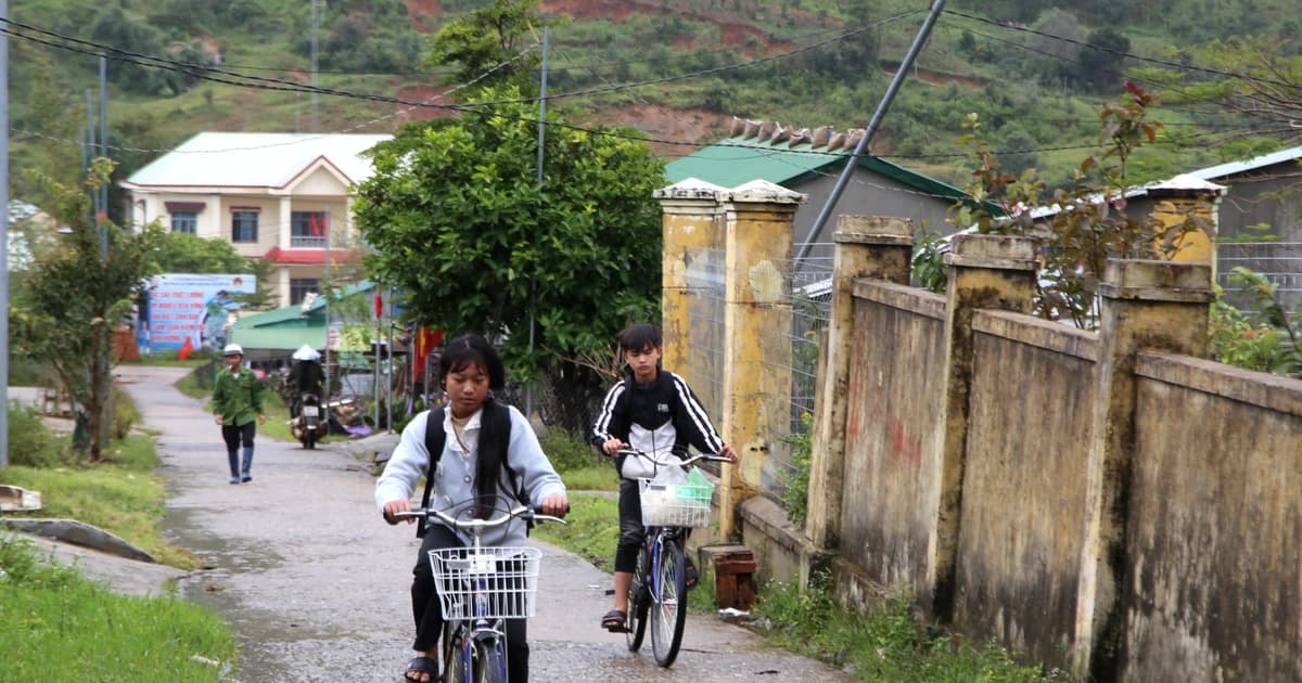 Chắp cánh ước mơ cho học sinh vùng khó: Bắc nhịp cầu đến trường
