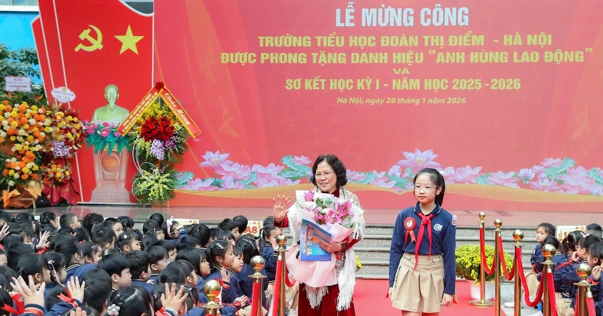 Trường Tiểu học Đoàn Thị Điểm - Hà Nội mừng công nhận danh hiệu Anh hùng Lao động