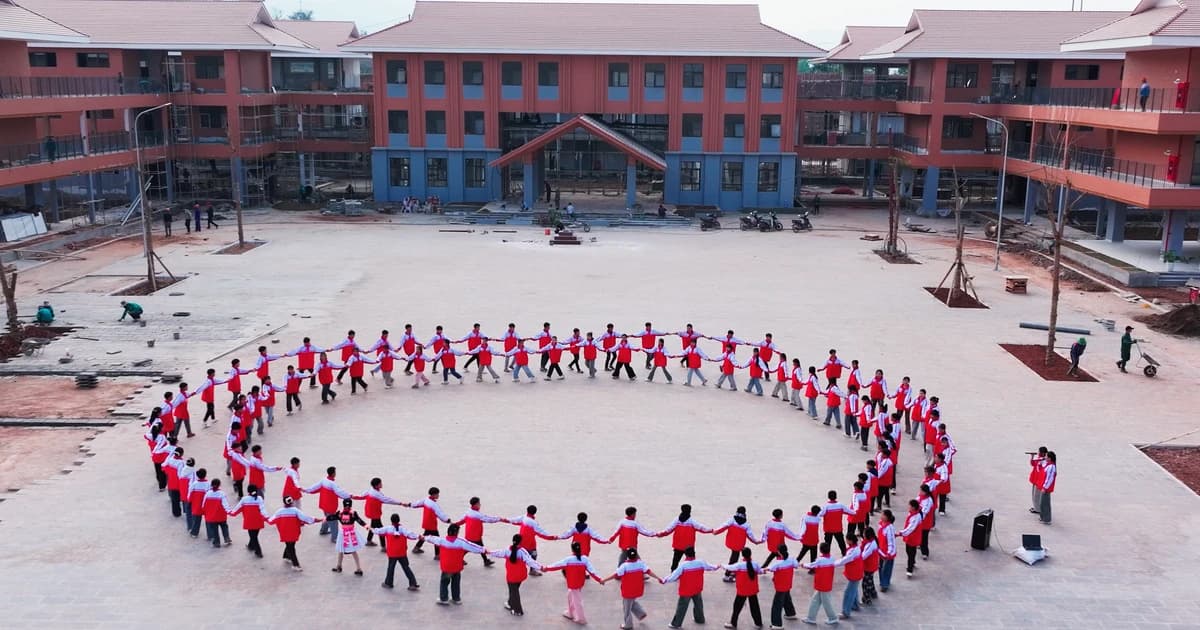 Kỳ vọng từ ngôi trường nội trú liên cấp đầu tiên nơi biên giới Si Pa Phìn