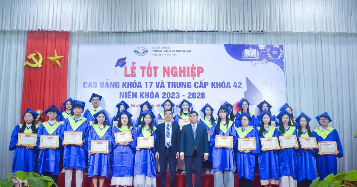 Đà Nẵng: Trường CĐ Thương mại trao bằng tốt nghiệp và kết nối việc làm cho sinh viên