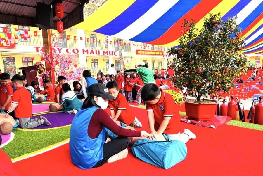 Trường học ở Phú Thọ tăng cường kỹ năng phòng cháy, cứu nạn cho học sinh