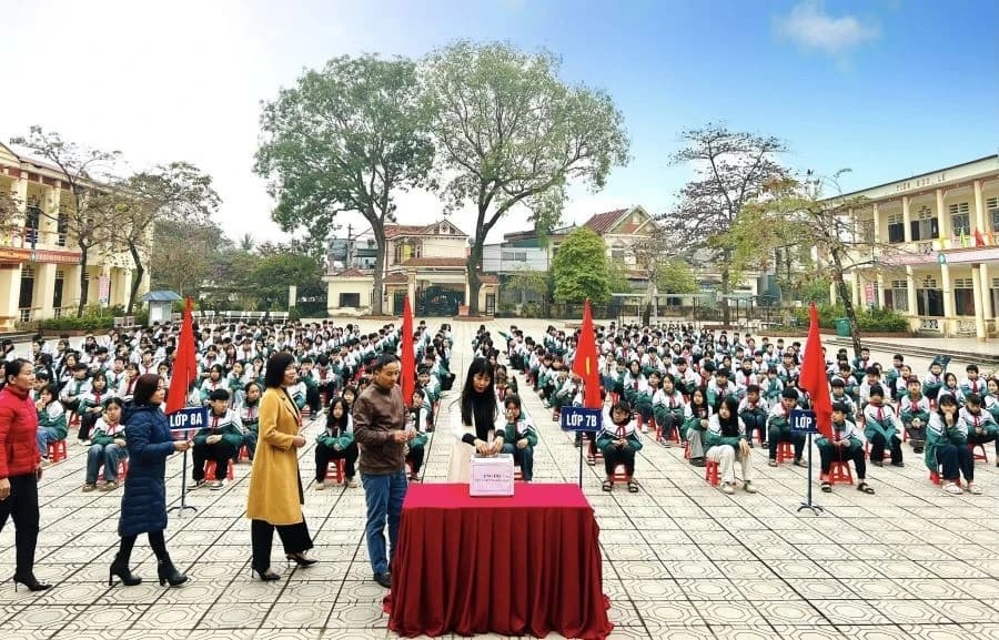 Trường học ở Phú Thọ chung tay vì một cái Tết ấm áp cho học sinh khó khăn