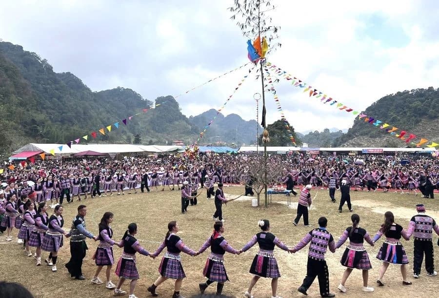 Sôi nổi Lễ hội Gầu Tào dân tộc Mông ở xã Pà Cò, tỉnh Phú Thọ