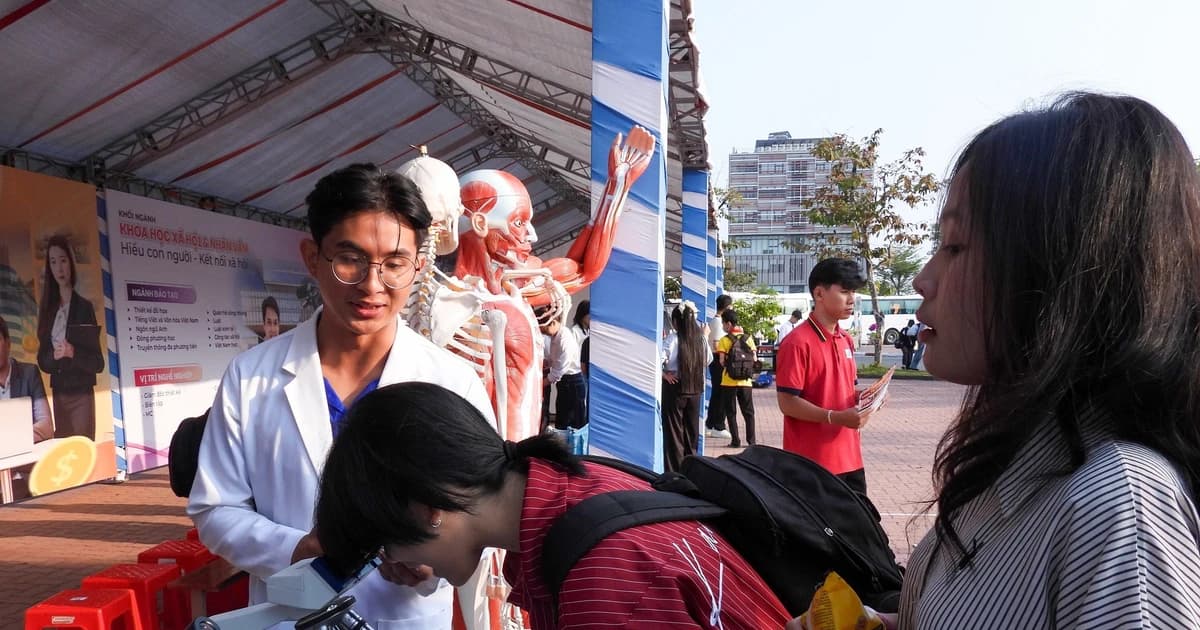 Hơn 4.000 học sinh tham gia tư vấn, hướng nghiệp tại Trường ĐH Cửu Long