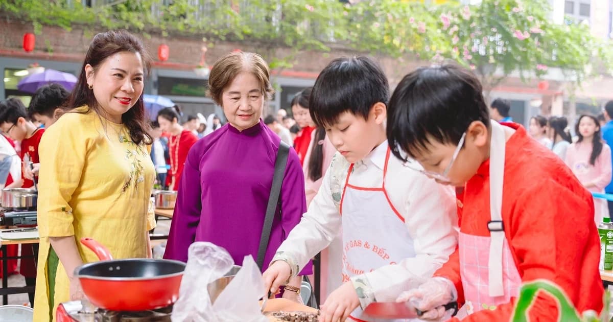 Giáo dục học sinh lòng biết ơn và sự sẻ chia từ hội chợ xuân