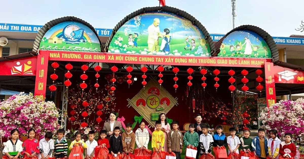 Ấm áp ngày Tết ở trường học vùng cao