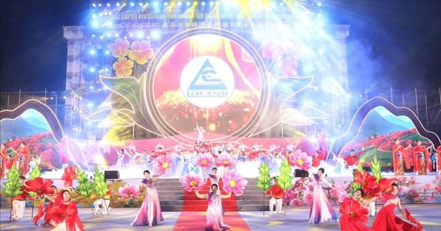 Đêm “Chào xuân qua biên giới” thắp lửa hữu nghị Việt Nam - Trung Quốc