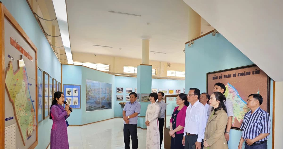 Ngành Giáo dục Cần Thơ sinh hoạt chuyên đề gắn với Địa chỉ đỏ