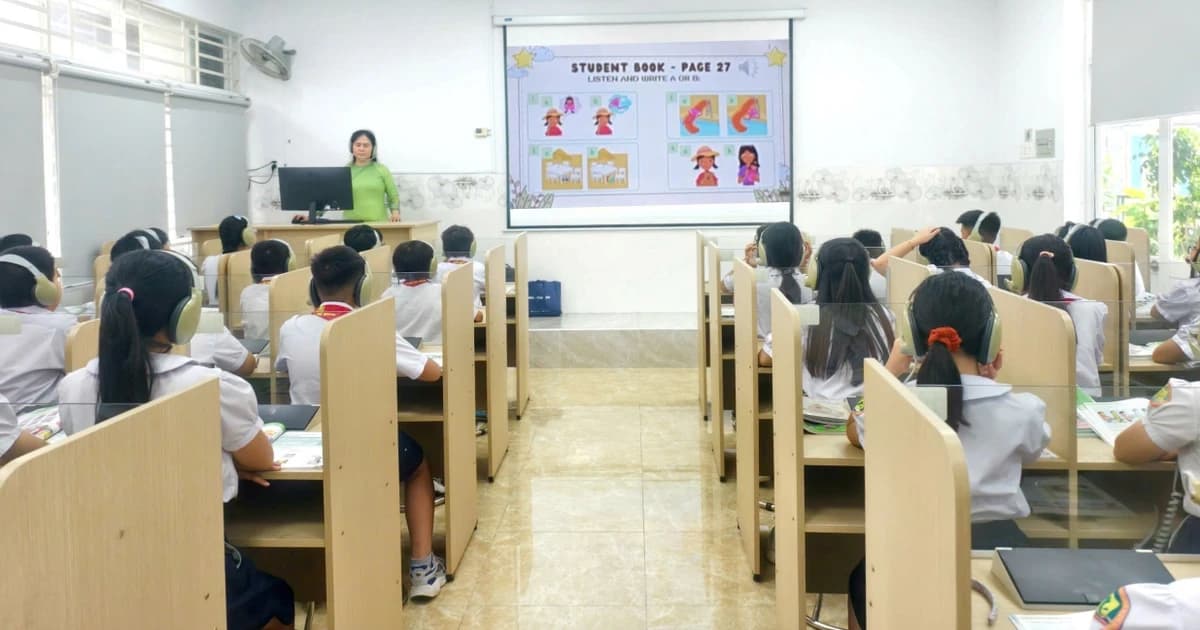 Triển khai dạy AI cho học sinh: Nền tảng phát triển năng lực số