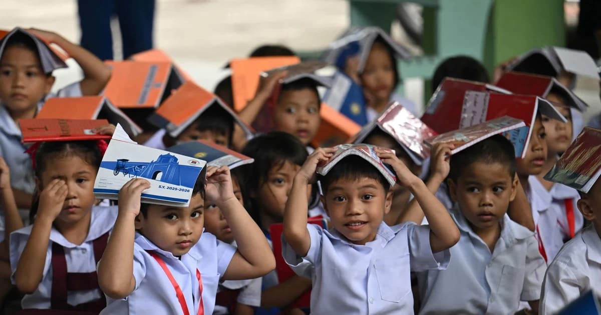 Học sinh Indonesia học chống biến đổi khí hậu