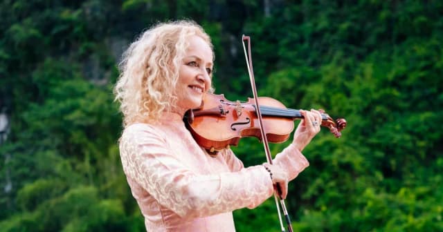 Nhóm nhạc huyền thoại Secret Garden thực hiện MV tại Việt Nam