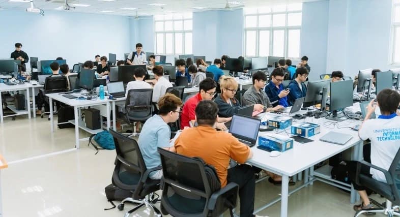 Ngành vi mạch bán dẫn: Đại học vào 'đường đua' tìm kiếm nhân tài