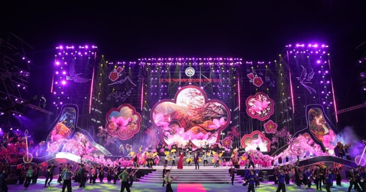 Rực rỡ lễ hội 'Sắc đào xứ Lạng - kết nối muôn phương'