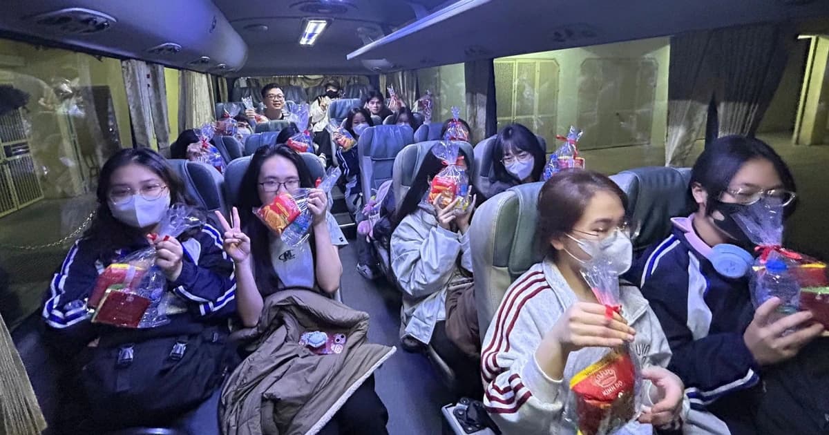 Chuyến xe '0 đồng' cho sinh viên về quê ăn Tết