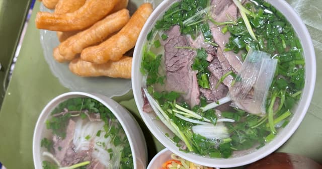 Ngộ độc rình rập từ hàng rong, Bộ Y tế 'tuýt còi' thức ăn đường phố