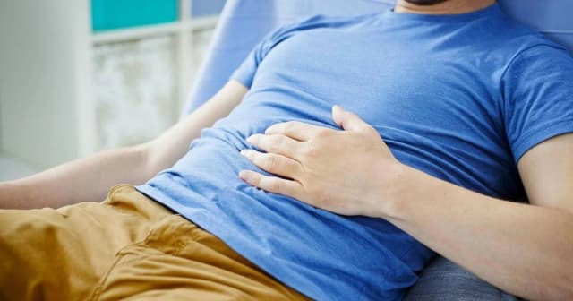 Mẹo đơn giản giảm đầy hơi chướng bụng ngày Tết