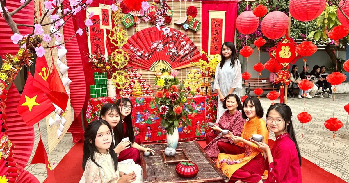 Trường học gìn giữ truyền thống qua không gian Tết