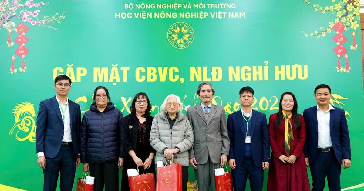 Cuộc hội ngộ đầm ấm gắn kết giữa các thế hệ trong ngày Tết đến xuân về