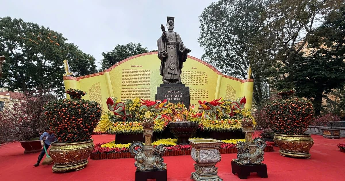 Hơn 300 gốc đào cổ quý hiếm hội tụ tại vườn hoa Lý Thái Tổ