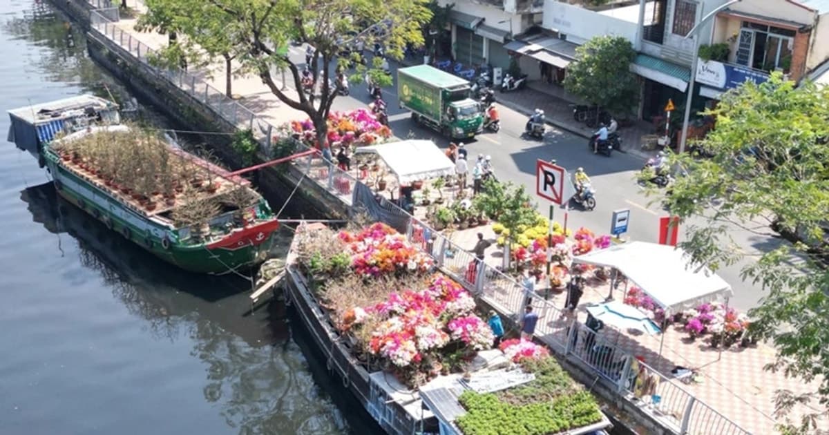 TP HCM khai mạc chợ hoa xuân ‘Trên bến dưới thuyền’