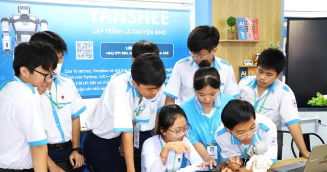 Người trẻ thời trí tuệ nhân tạo: Bản lĩnh dẫn lối, công nghệ hỗ trợ