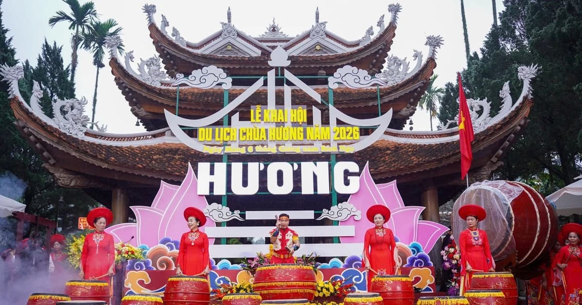 Tưng bừng khai hội chùa Hương năm 2026