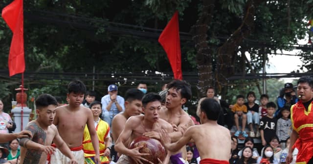 Hà Nội: Sôi nổi hội vật cầu làng Thúy Lĩnh xuân Bính Ngọ 2026