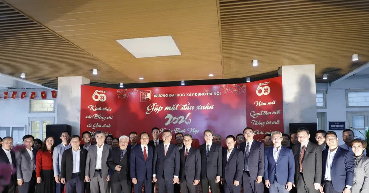 Thứ trưởng Nguyễn Văn Phúc thăm, chúc mừng năm mới Trường ĐH Xây dựng Hà Nội