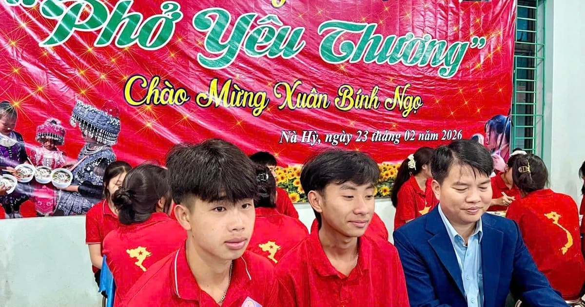 Phở yêu thương giữ chân học sinh vùng cao ngày đầu xuân