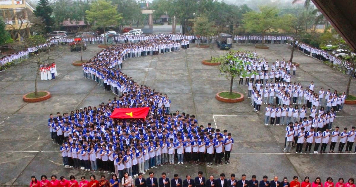 Bồi đắp lòng yêu nước cho học sinh qua chuyên đề ‘Lịch sử lá cờ Tổ quốc’