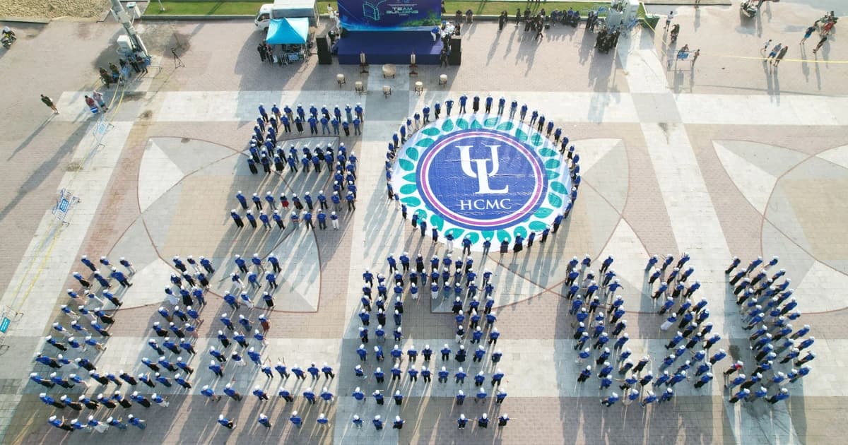 500 người đồng diễn kỷ niệm 50 năm ngày truyền thống Trường Đại học Luật TPHCM