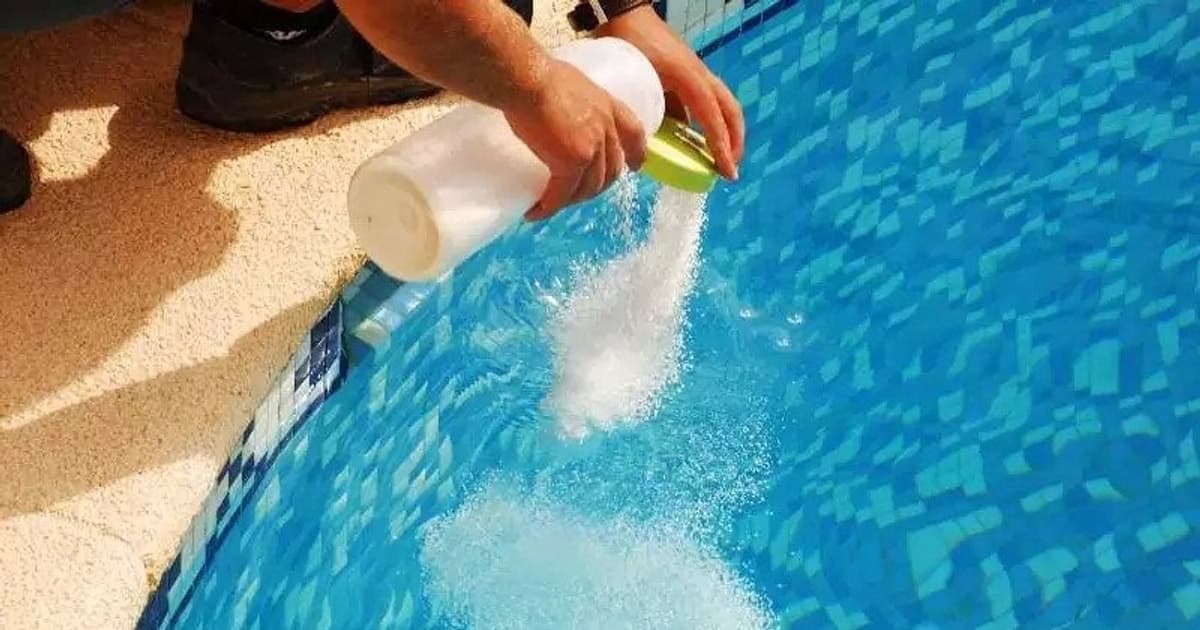 18 người nhập viện nghi ngộ độc khí clo hồ bơi tại TP HCM