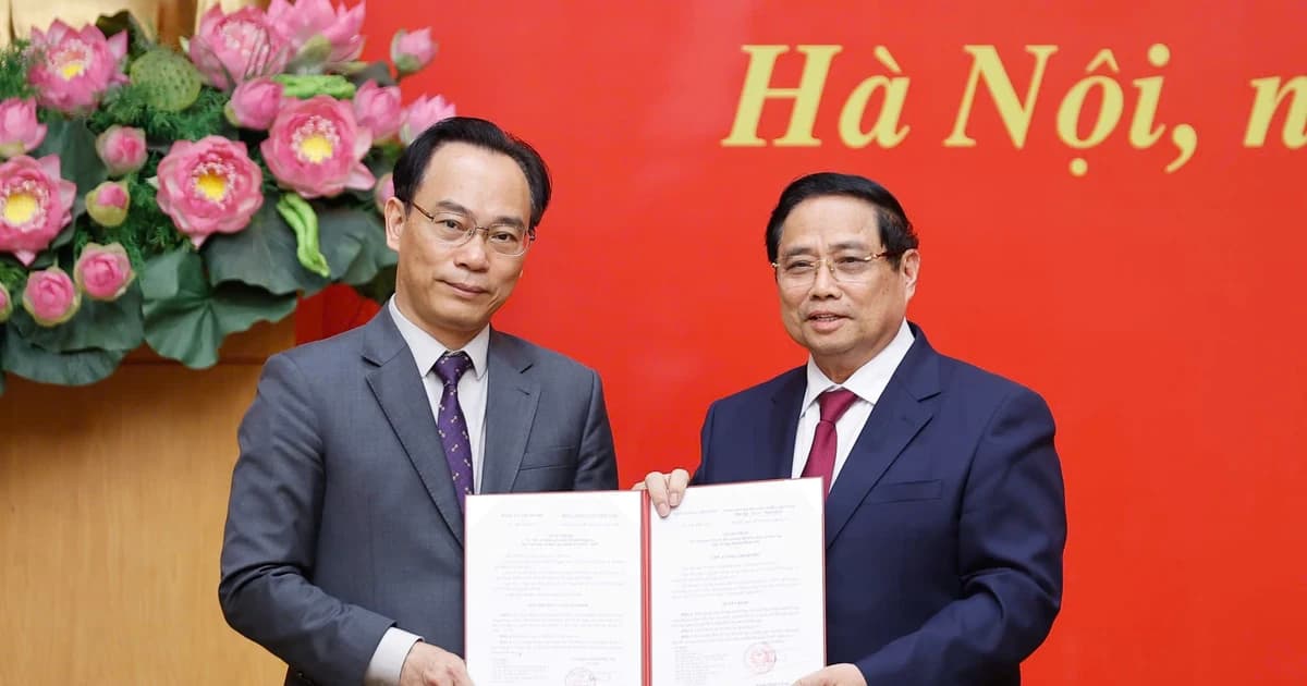 Nóng trong tuần: Bàn giao nhiệm vụ Bộ trưởng Bộ GD&ĐT; ban hành nhiều quy định giáo dục mới