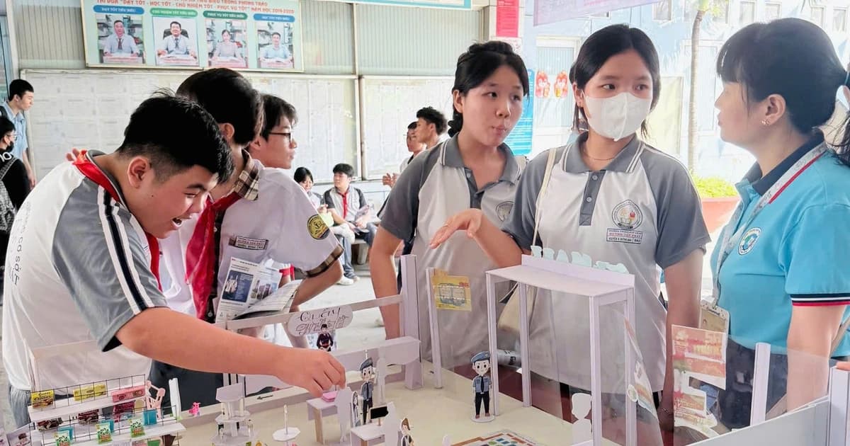 Hướng nghiệp học sinh THCS: 'Mắt thấy, tai nghe' nghề nghiệp tương lai