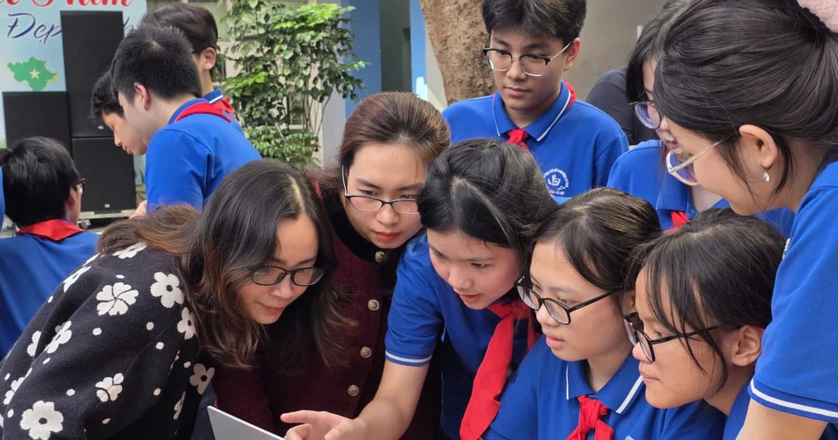 Học sinh Hà Nội hào hứng trải nghiệm AI trong bài giảng