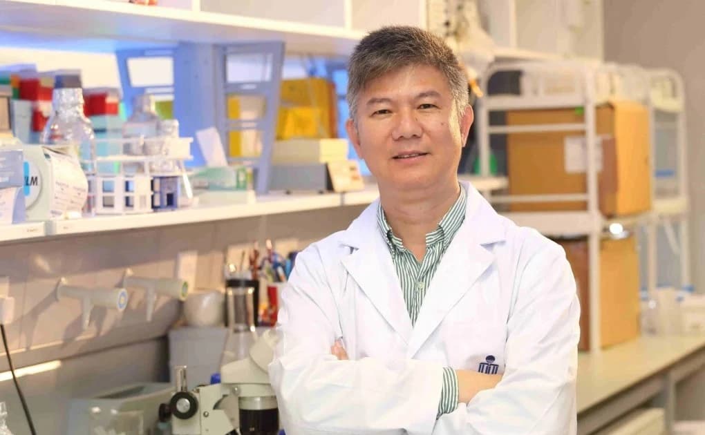 Hồng Kông truy tố cựu giáo sư nhận hối lộ