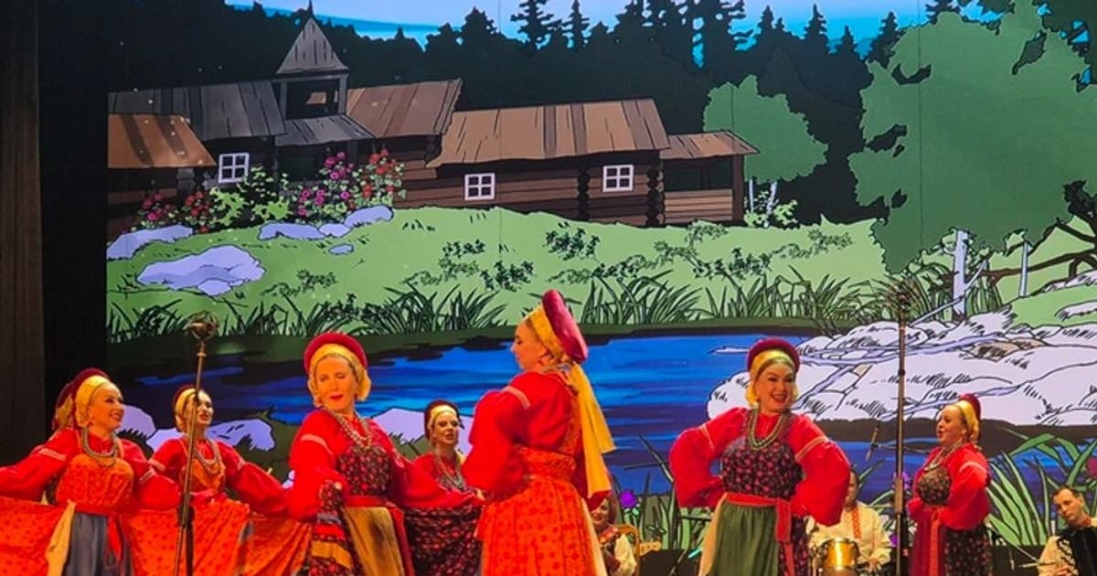 Dàn hợp xướng Dân gian Nga Omsk trình diễn tại TP HCM