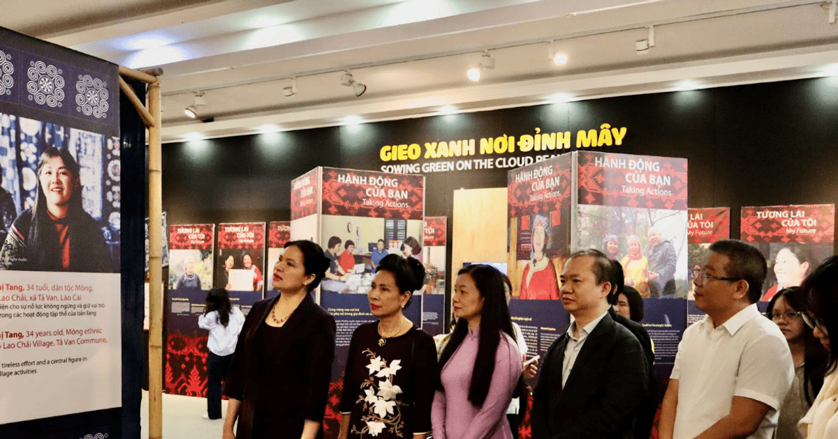 Triển lãm 'Gieo xanh nơi đỉnh mây' tôn vinh vẻ đẹp của phụ nữ vùng cao