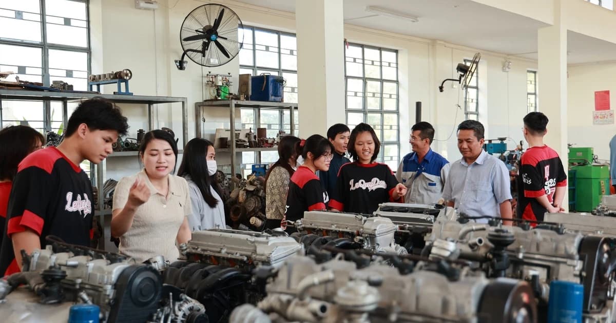 Đưa nhà máy vào giảng đường: Sinh viên được học thật, làm thật