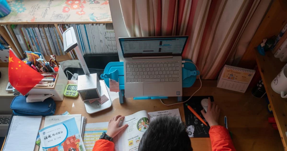 Phụ huynh Trung Quốc 'nhờ' AI kèm con học