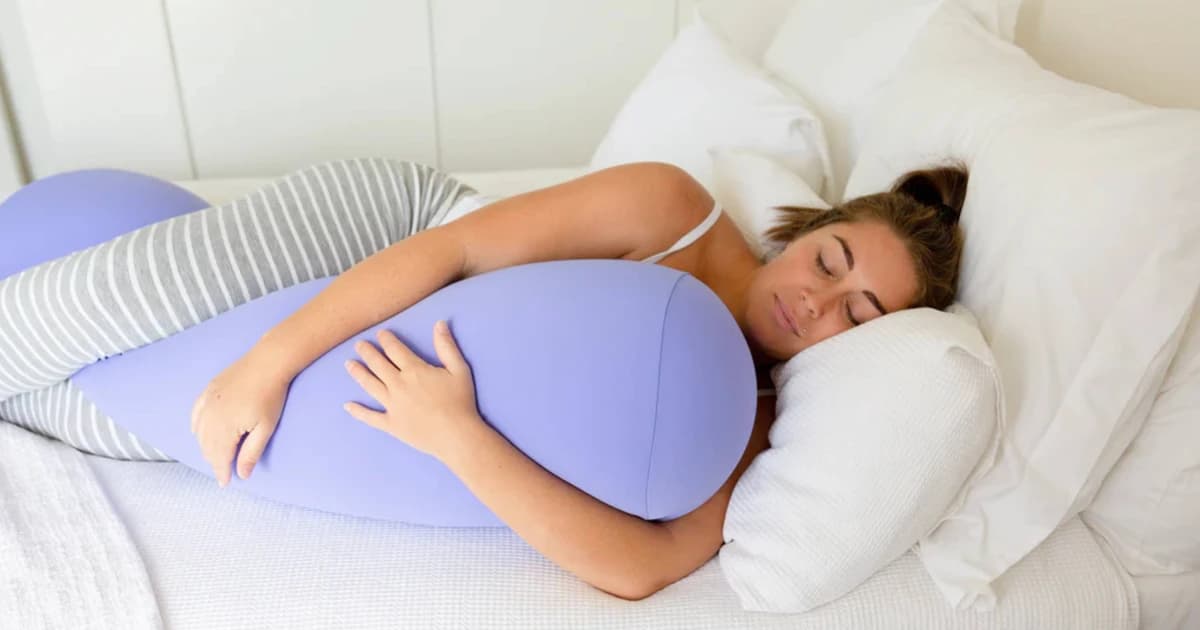 Tác dụng kỳ diệu của gối ôm với giấc ngủ