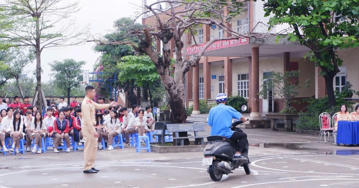 Hướng dẫn kỹ năng lái xe an toàn cho hơn 1.000 học sinh