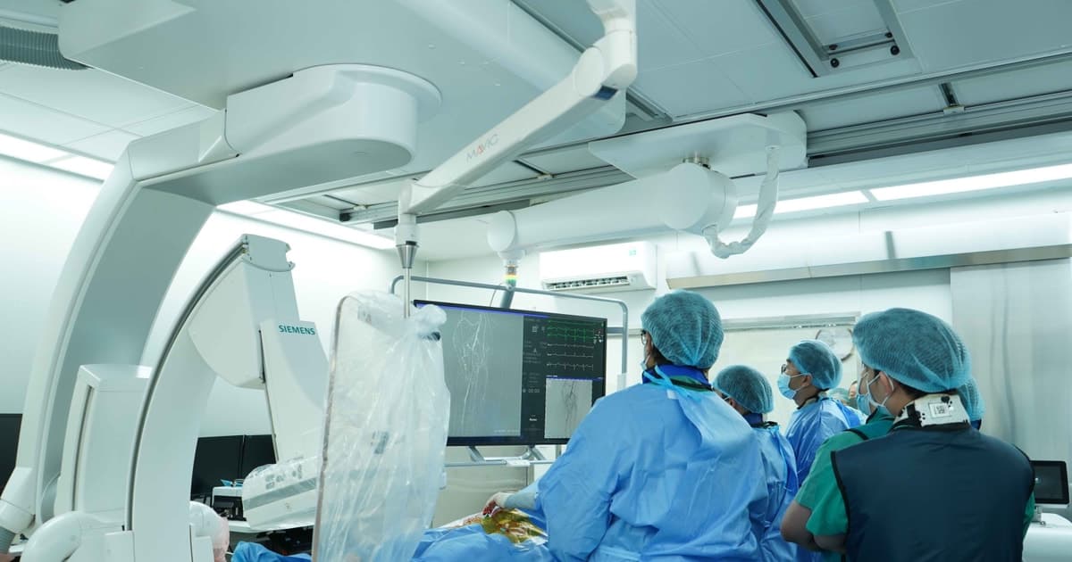 Lần đầu tiên tại Việt Nam dùng laser “đục” mảng xơ vữa, cứu chân bệnh nhân hoại tử nguy kịch