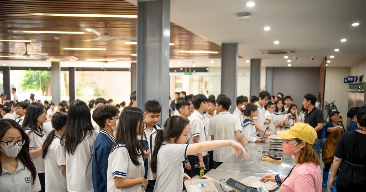 Phụ huynh hoang mang trước thông tin hàng trăm tấn lợn bệnh 'tuồn' vào bếp ăn bán trú